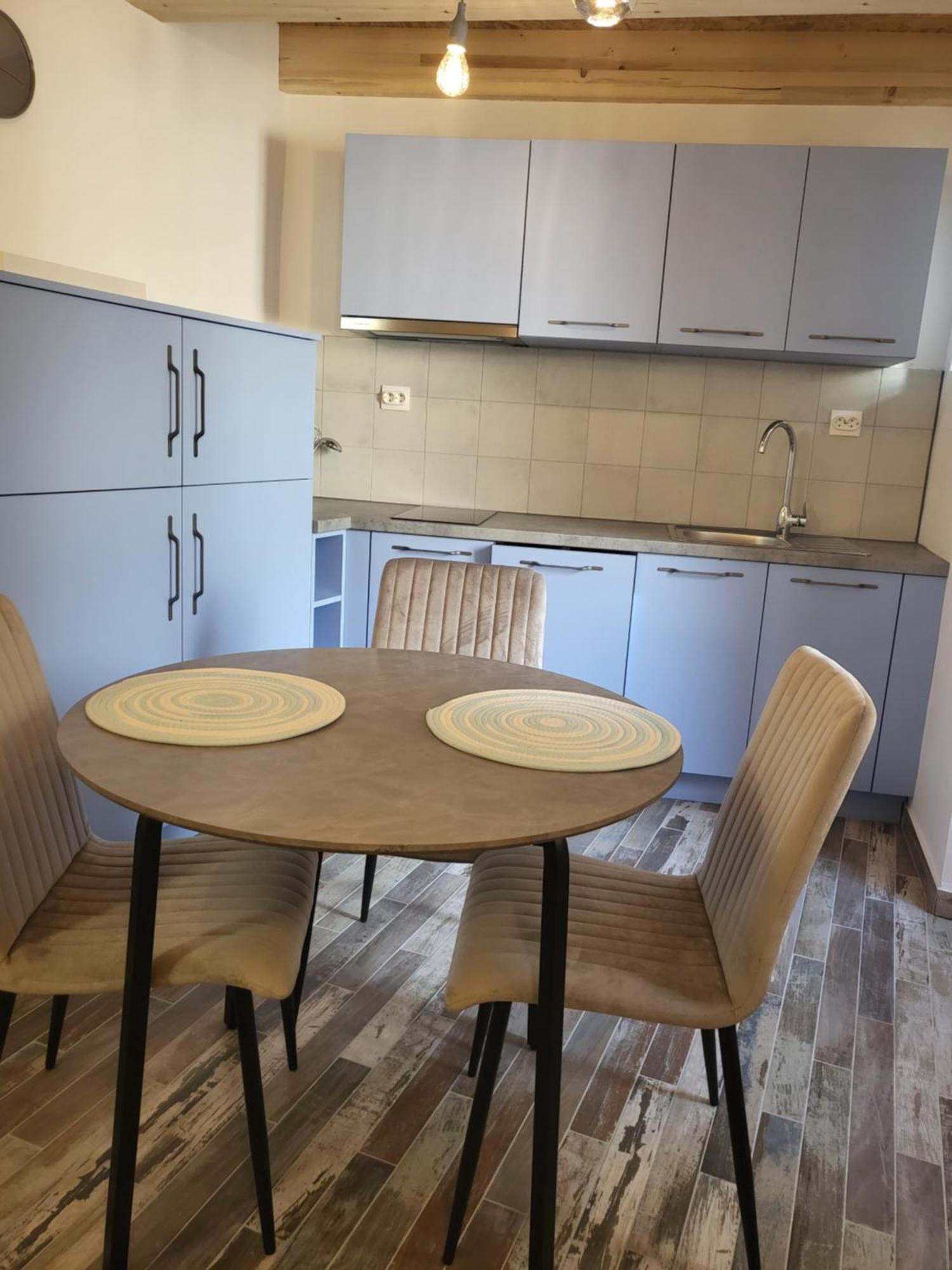 Apartment Pjaceta *